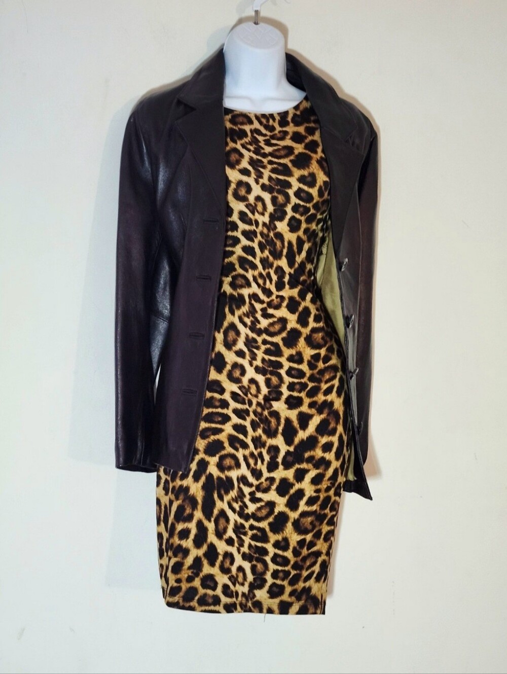 Forever 21 Leopard Print, Short Sleeve, Knee-length Sheath Dress Size:M